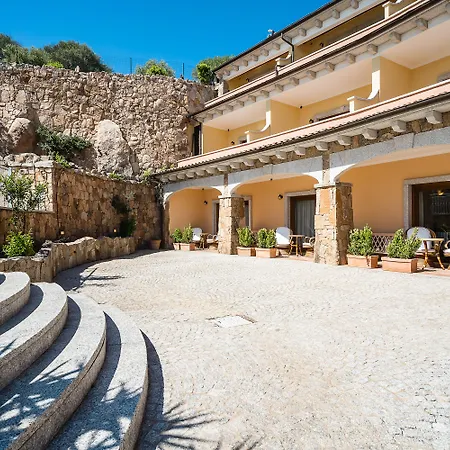 Lh Pozzo Sacro 4* 奧爾比亞