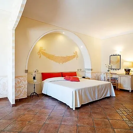 Lh Pozzo Sacro Otel