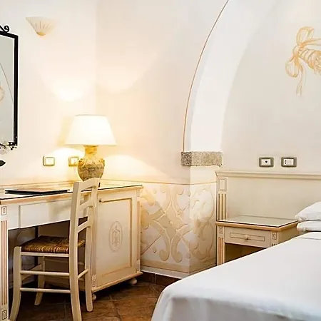 Lh Pozzo Sacro Otel